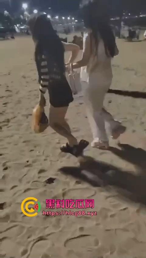 泰国街头搭讪之狼，见女就尾随跟问2000能否操一炮，不行装小鬼子喊摩西摩西花姑娘打炮的要不！-7