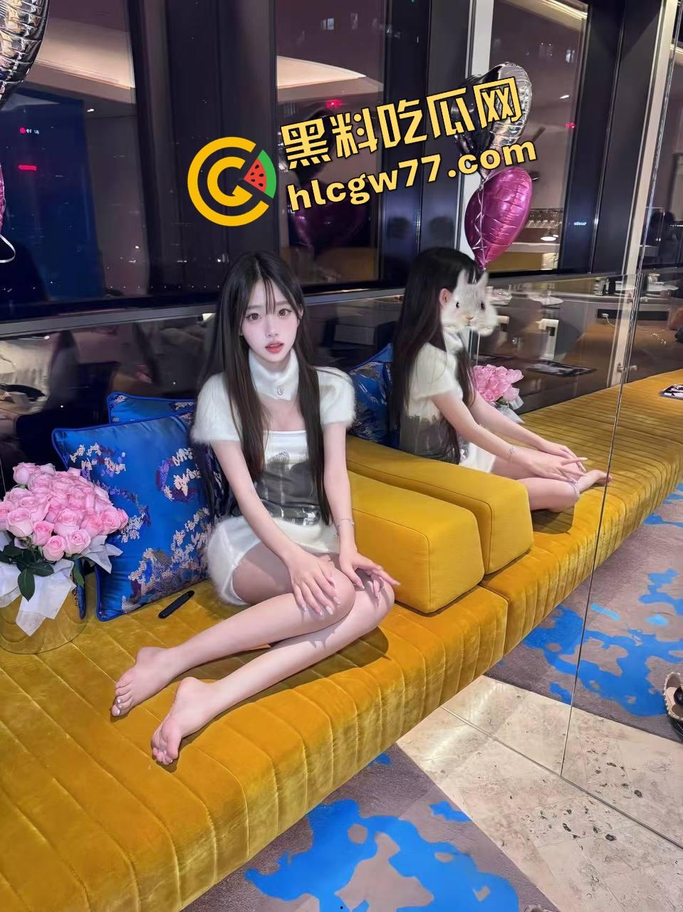 上海酒吧大神『王安全』一炮拿下极品嫩妹，酒店帝王套后入操到逼肿，放开那个女孩让我来！-1