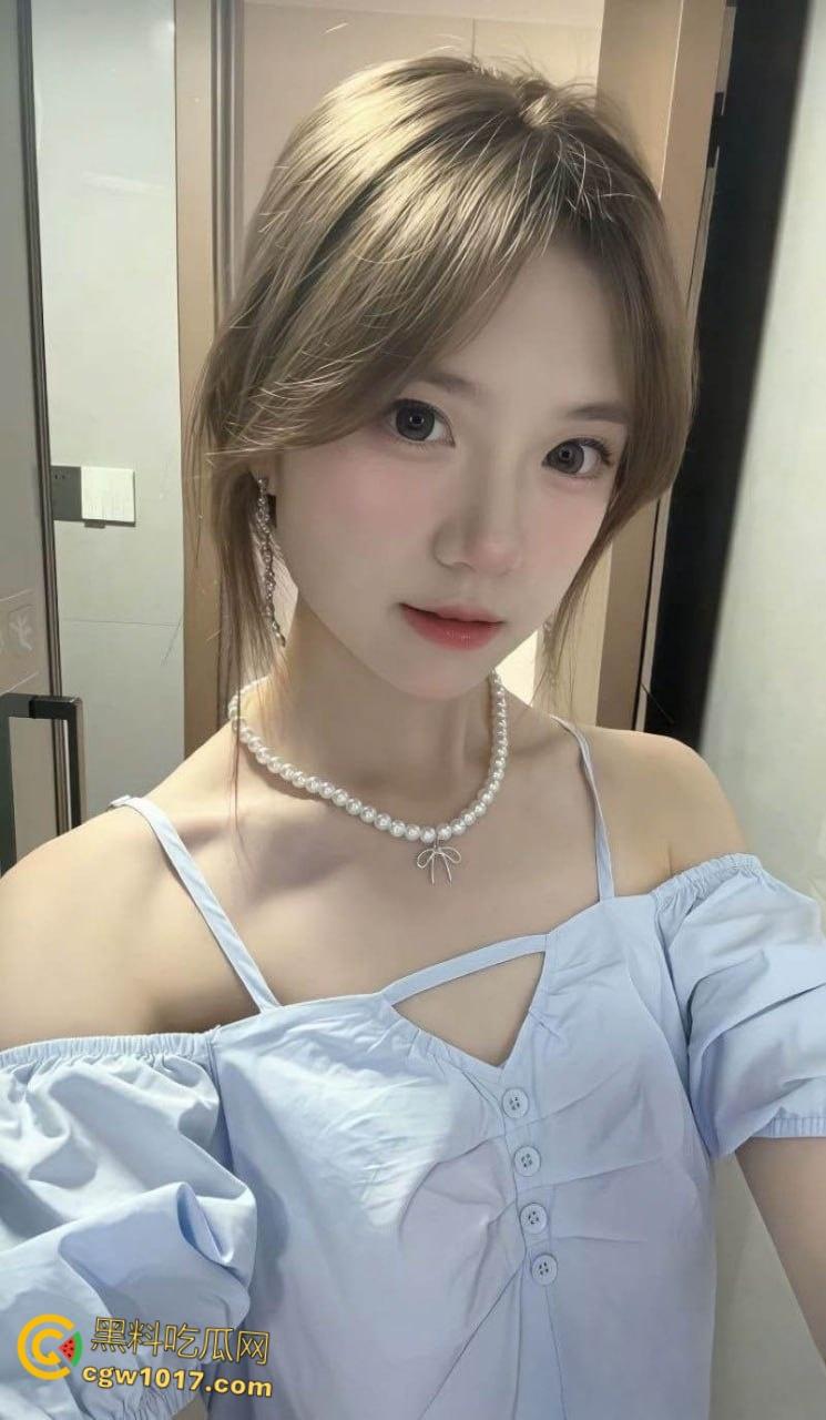 杭州清纯妹子【李一涵】，和男友自拍做爱，小骚逼年龄不大性欲极强，粉嫩小穴被无套内射，精液缓缓流出！-1